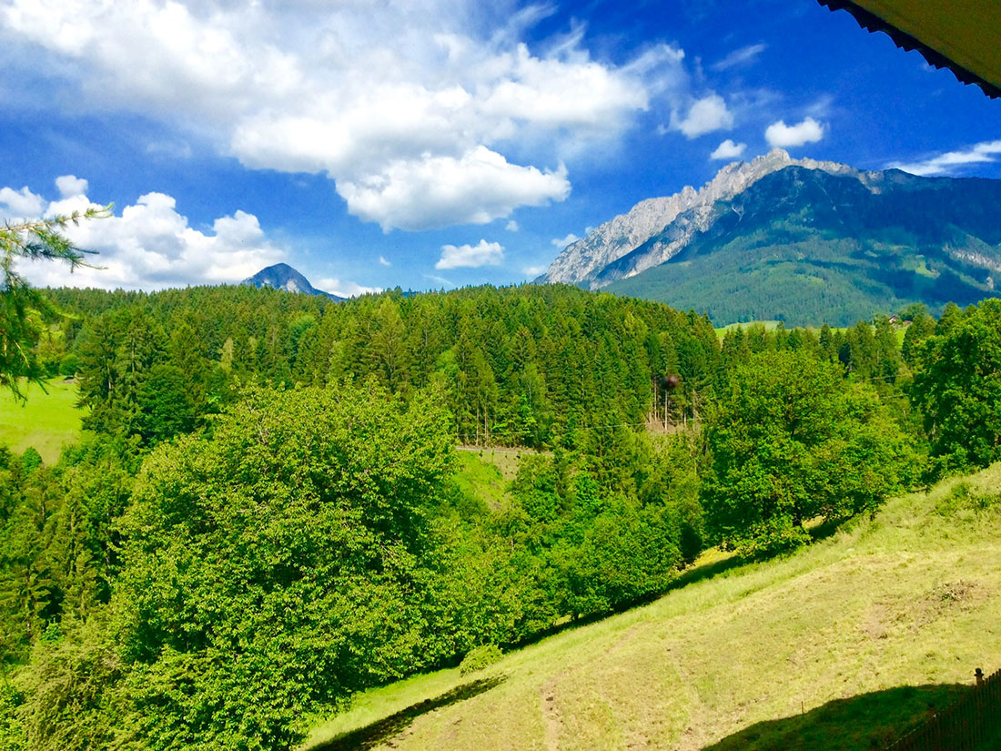 Der Tischnhof in malerischer Landschaft